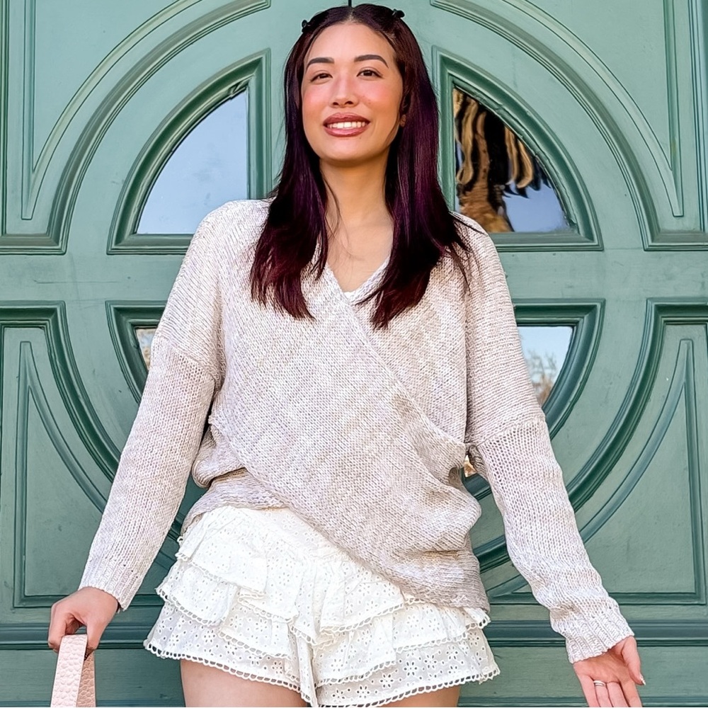🎉HP🎉Oatmeal Crisscross Knit Sweater
